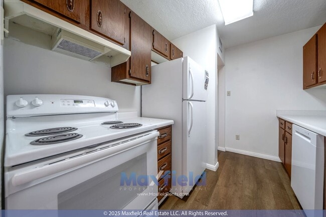 Building Photo - NEWLY REMODELED FLOORING!! Salt Lake City - Heart of Downtown - 2BD - 2BTH - 1GAR PARKING