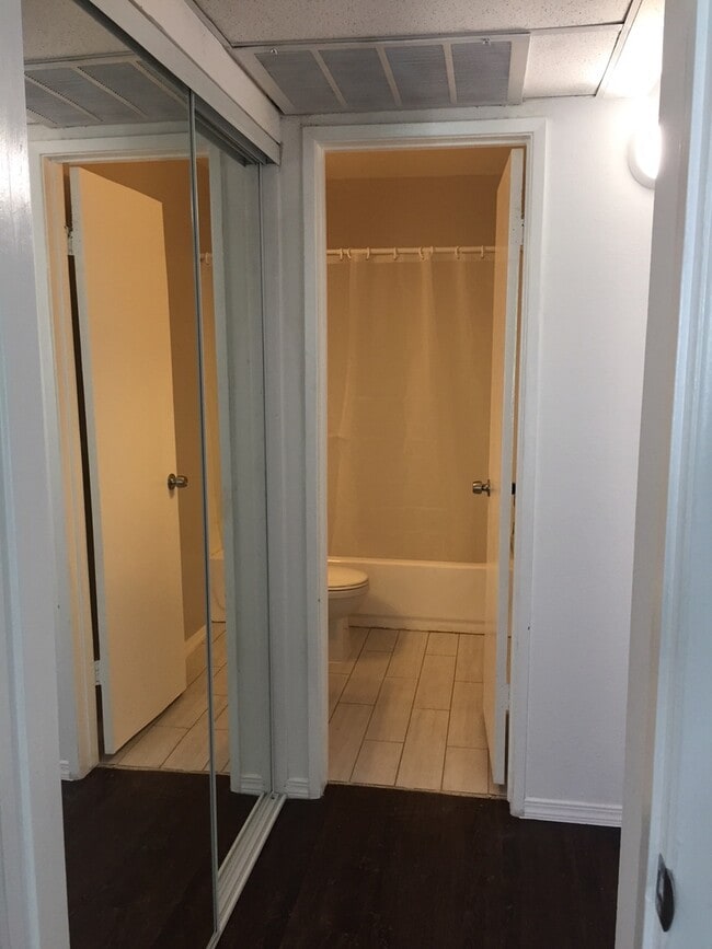 Building Photo - Beautiful 1 Bed/1 Bath Condo Apartment wit...