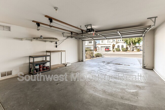 Building Photo - 38426 N Beverly Ave