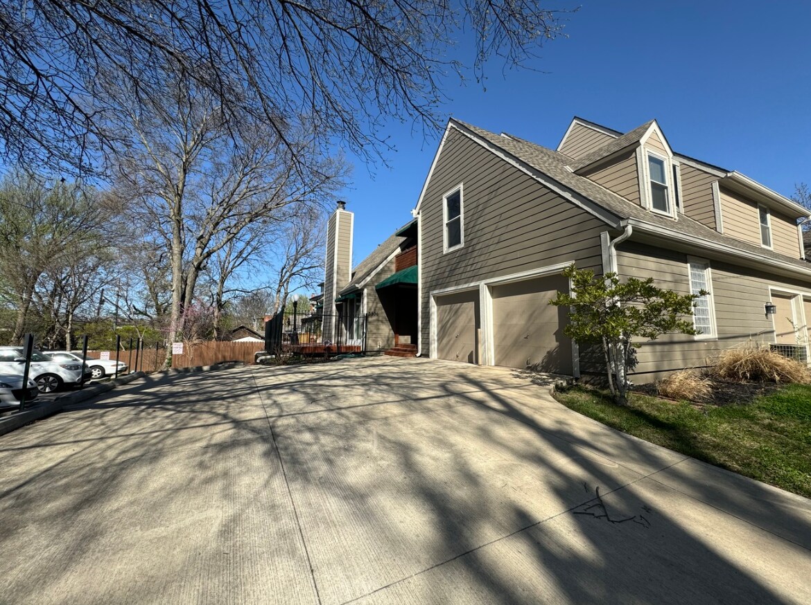 Building Photo - 3806 Pennsylvania Ave