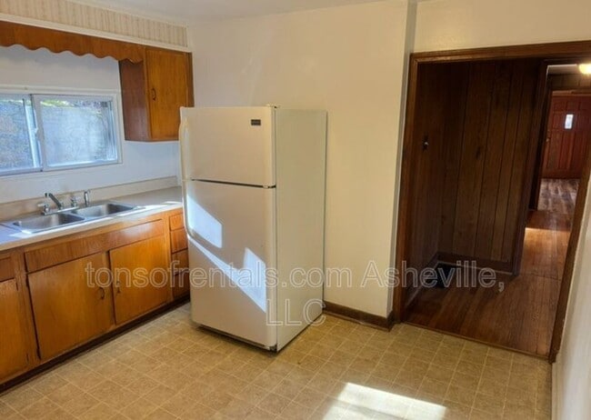 Building Photo - 418 Old Buckeye Cove Rd