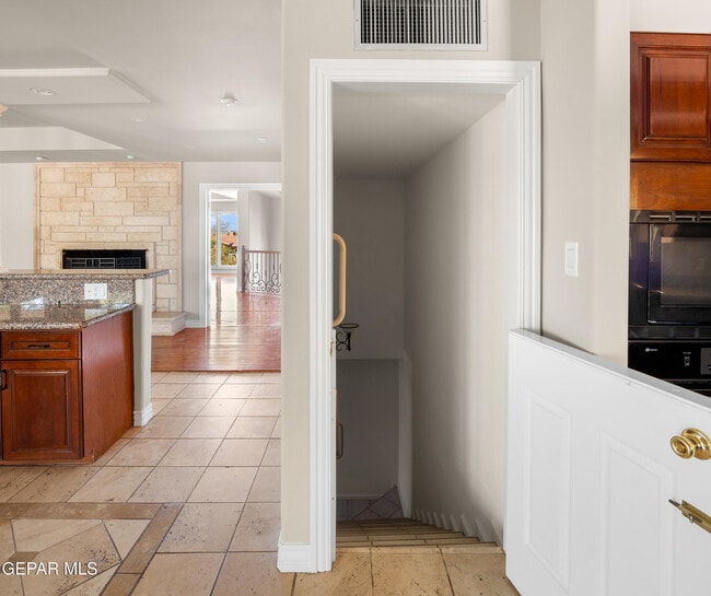 Building Photo - 6204 Pinehurst Dr