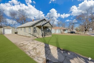 Building Photo - Cute and Cozy 2 Bedroom!