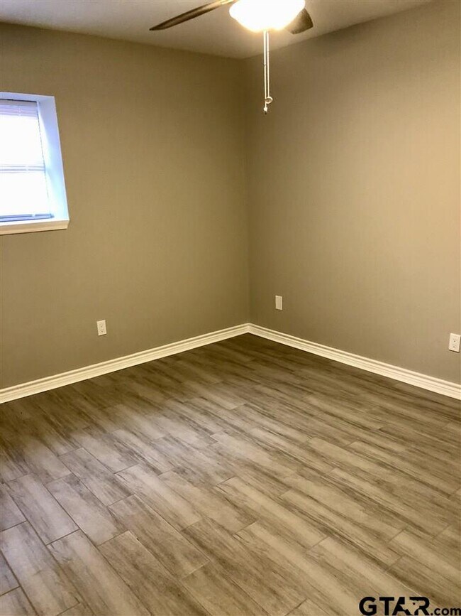 Building Photo - 1619 Timber View Dr