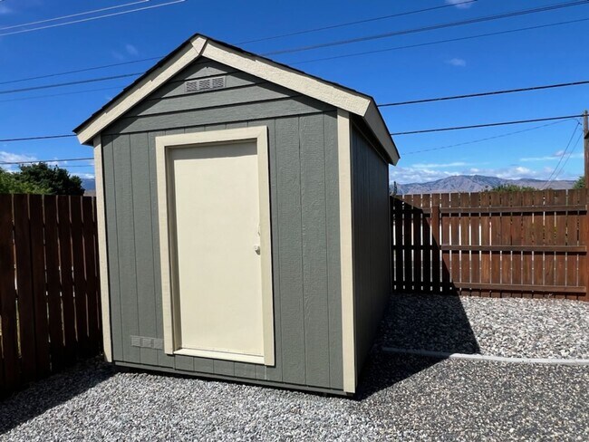 Building Photo - Beautiful 3 bed/2 bath home with garage, a/c and private covered patio!