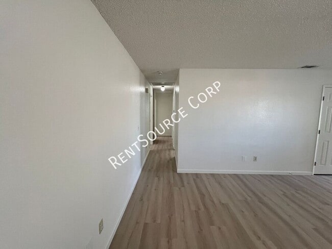 Building Photo - 841 Chateau Way