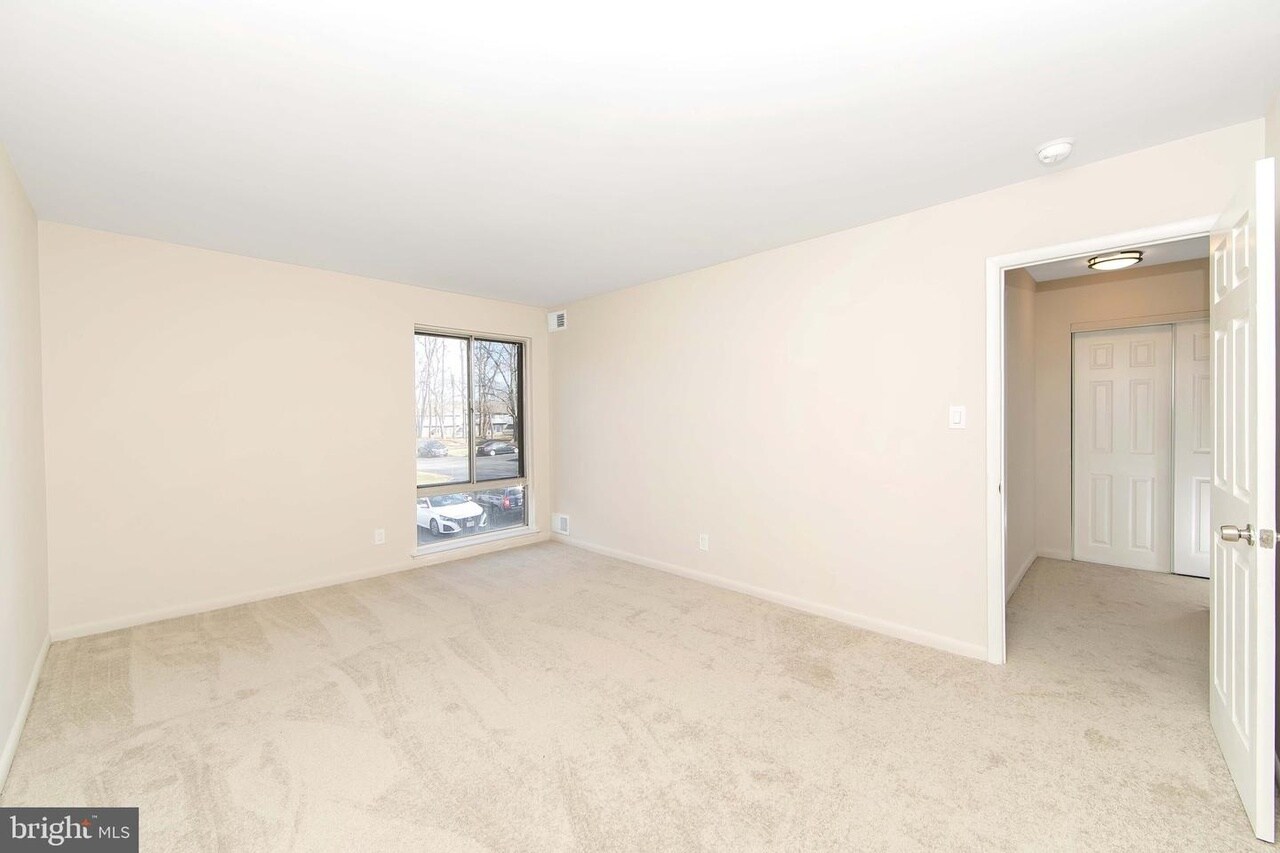 Building Photo - 222 Echelon Rd