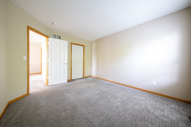 Building Photo - 9679 Alvarado Ln N