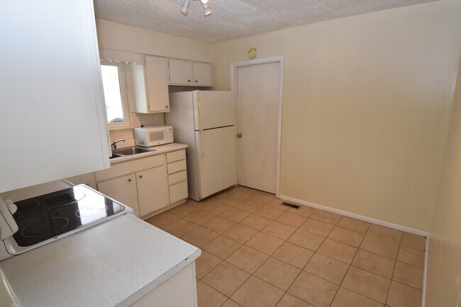 Building Photo - 1640 Shenandoah Dr