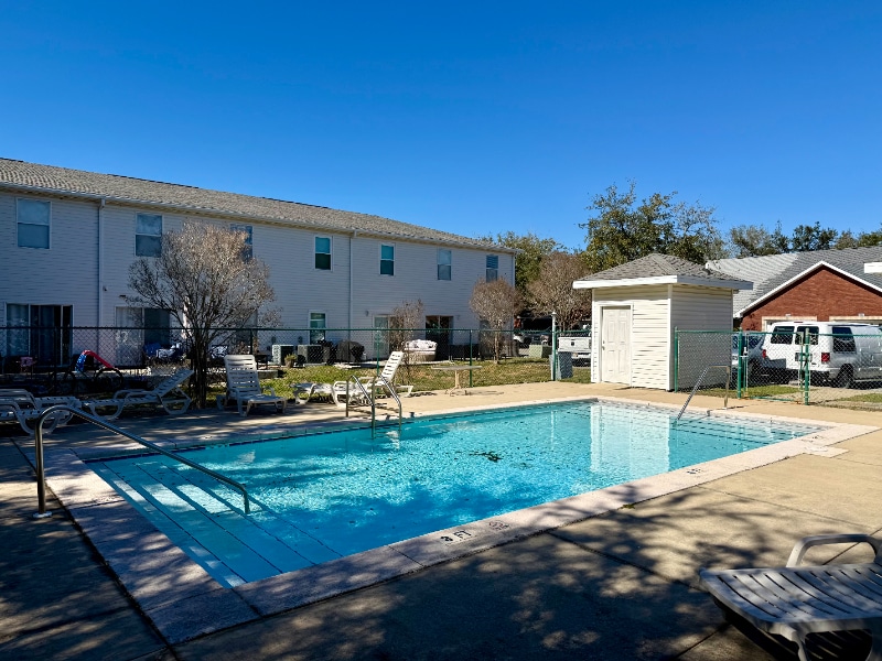 Building Photo - 1000 Airport Rd