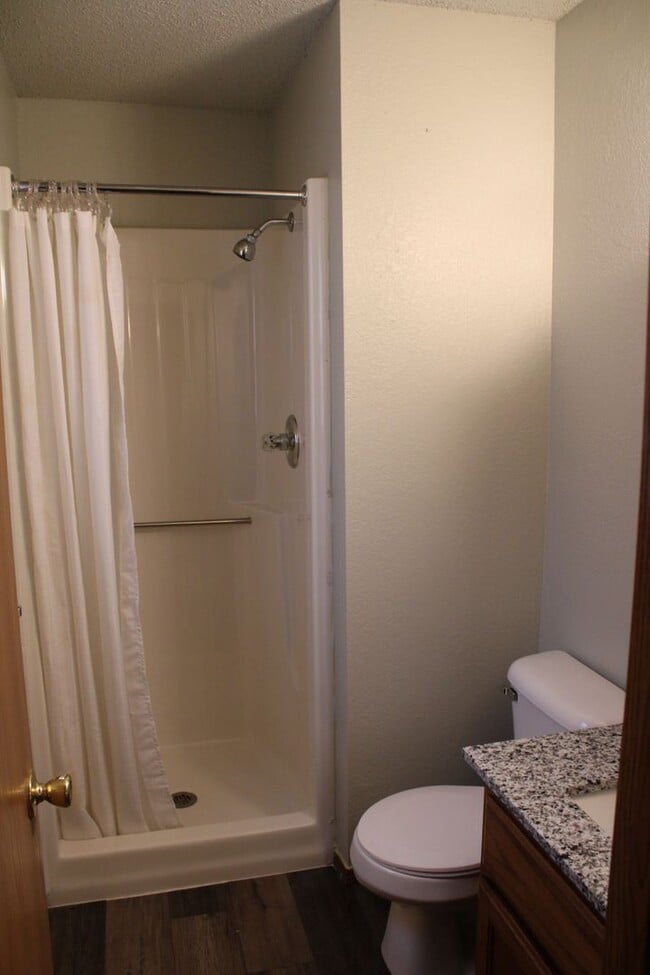 Building Photo - Newly Updated With Fresh Paint, Flooring & Countertops Throughout!