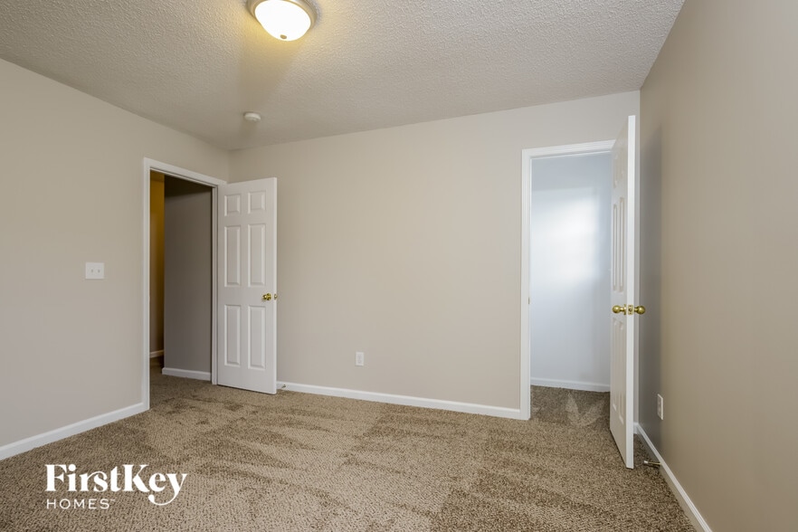 Building Photo - 120 Wheaton Crest Ct