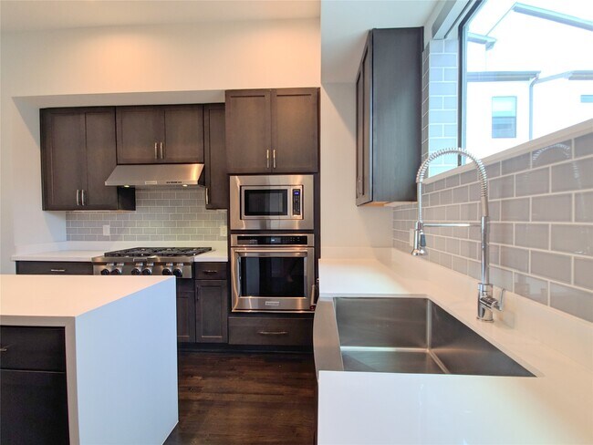 Building Photo - 4307 Schuler St