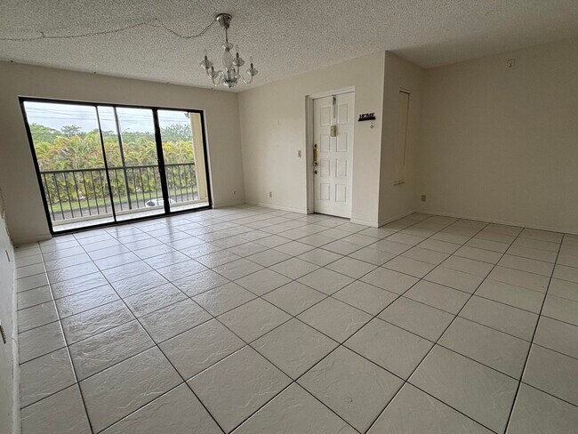 Building Photo - 724 Sunny Pine Way