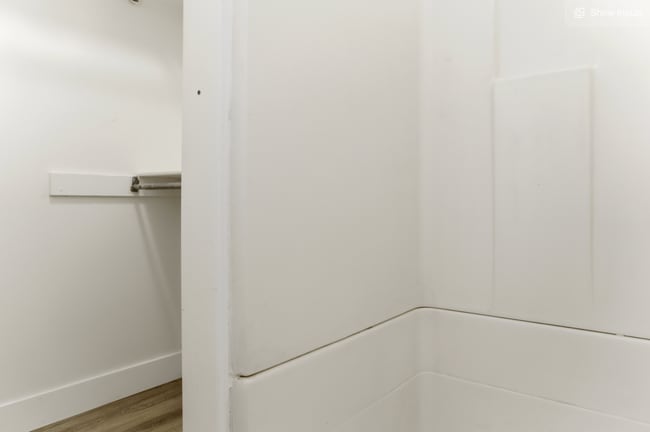 Building Photo - 472 E Center St