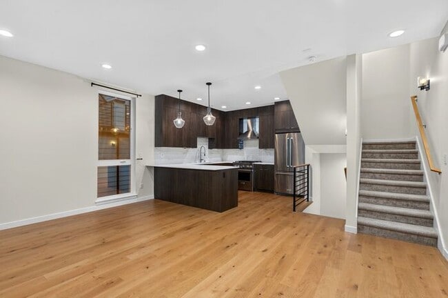 Building Photo - ULTRA-MODERN Townhome w/AC and Views in the Heart of Eastlake!