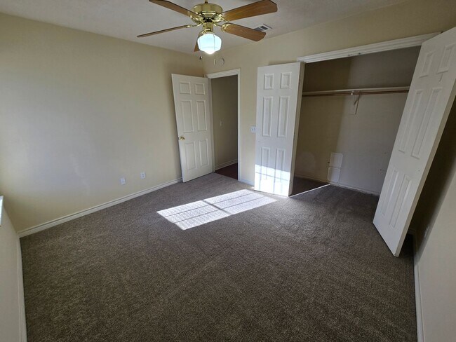 Building Photo - College Station - 3 Bedroom / 3 Bath duplex - Fenced in Yard.