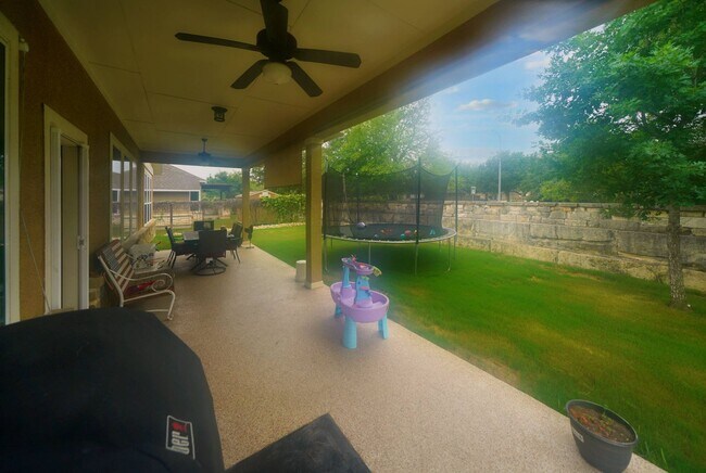 Building Photo - Executive-Style Home Now Available in Crossvine (Schertz) Realtor Commission: $750