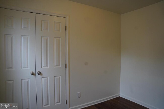 Building Photo - 104 Basin Dr