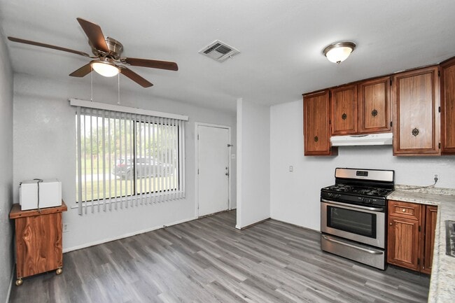 Building Photo - 707 S Franklin Ave