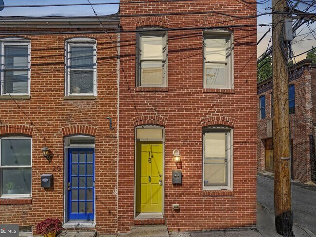 Building Photo - 18 S Madeira St
