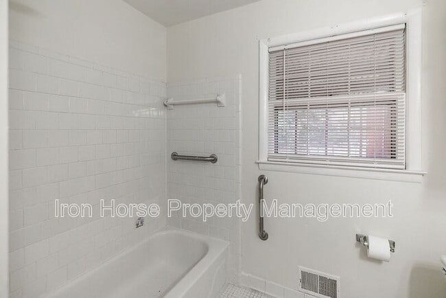 Building Photo - 162 Jockey Club Dr