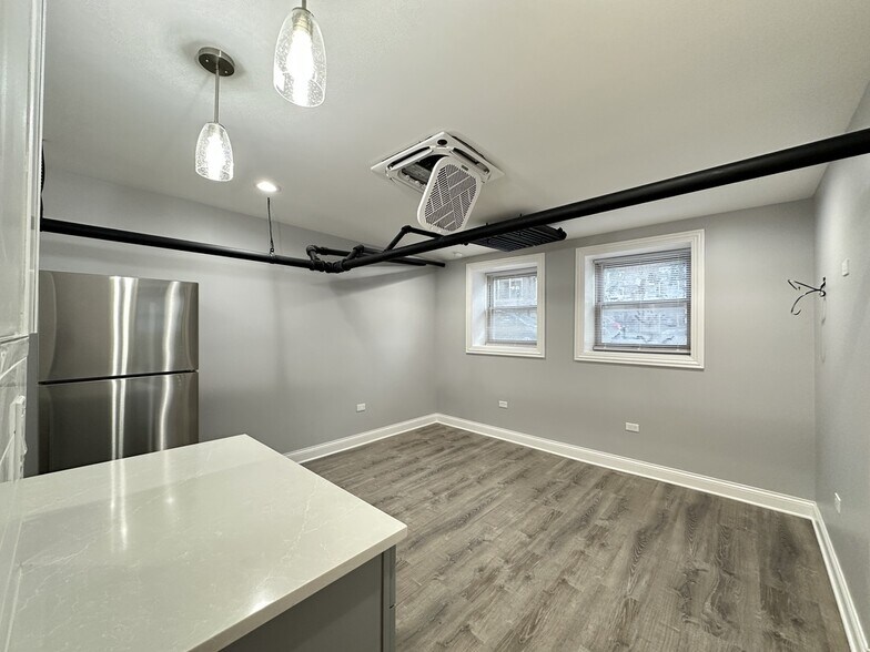 Building Photo - 1224 W Rosemont Ave