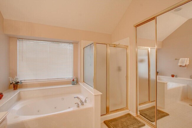 Building Photo - 8002 Weeping Willow Pl