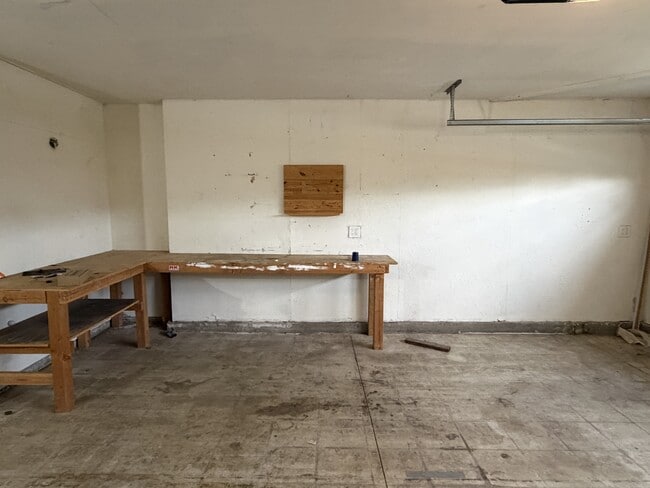 Building Photo - 29639 Greenhill Dr