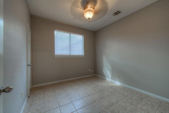 Building Photo - 1710 Woodwind Ln