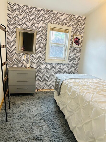 Building Photo - 1403 West Virginia Ave NE