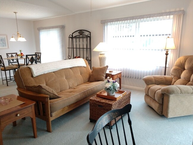 Building Photo - Seasonal Short-Term Single-Family Home located in Meadow Run at Jacaranda!