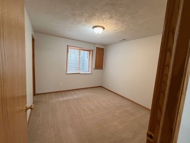 Building Photo - Large 4 bedroom house in SW Lincoln