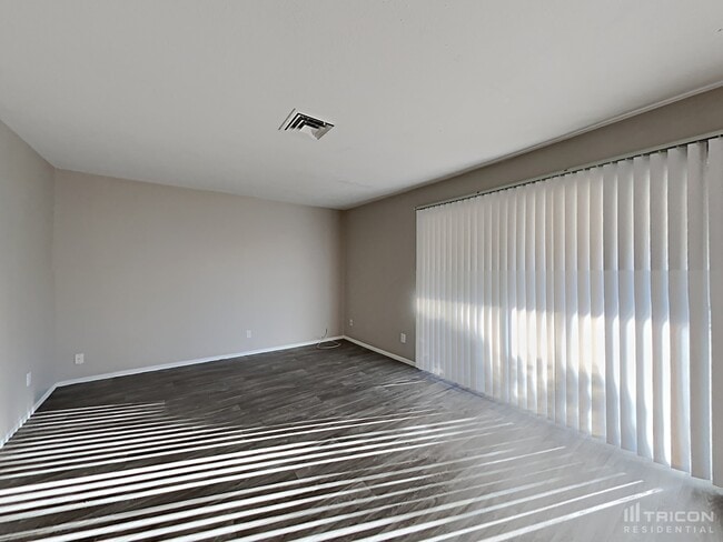 Building Photo - 15253 N 53rd Ave