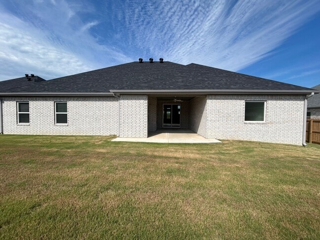 Building Photo - Spacious 4 Bed, 2.5 Bath Home in Pea Ridge!