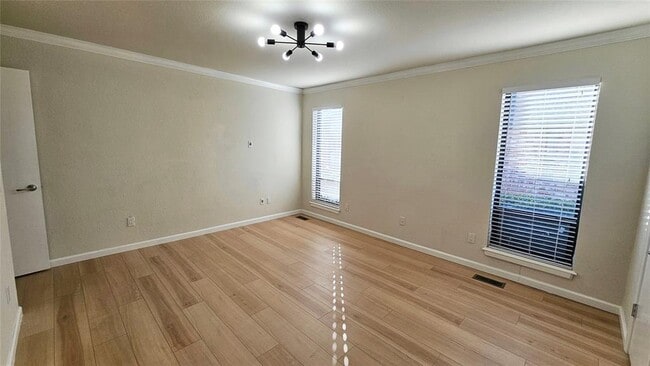 Building Photo - 11921 Shady Trail Ln