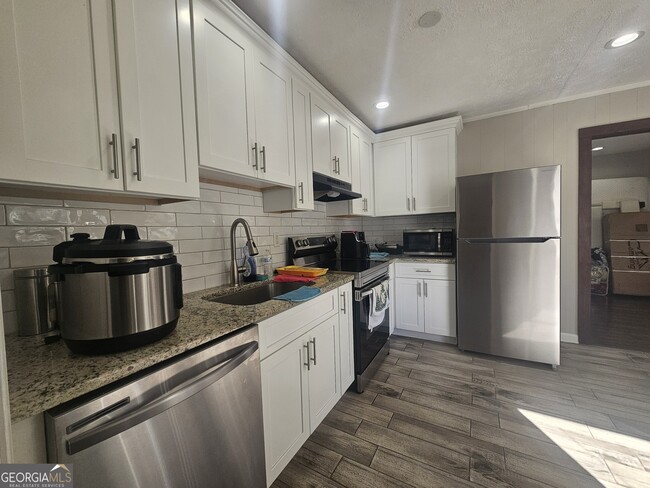 Building Photo - 68 Fourth St Ext