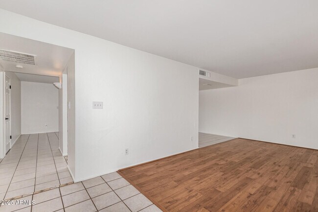 Building Photo - 3820 S Elm St