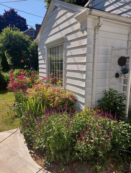 GARDENS - 6909 W Lloyd St