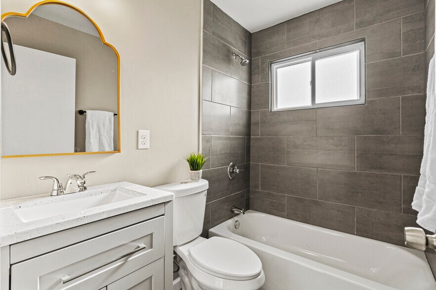 Building Photo - 3465 Alamosa Dr