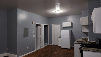 Building Photo - 331 Park St