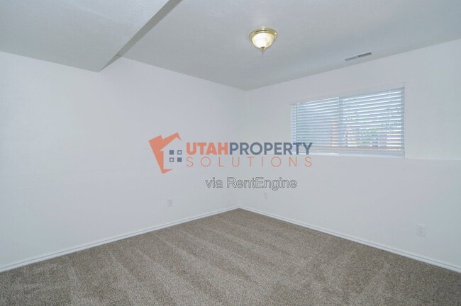 Building Photo - 496 W 330 S
