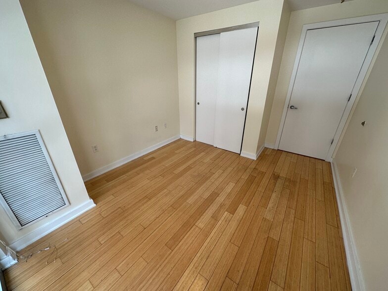 Building Photo - 5 Boylston Pl