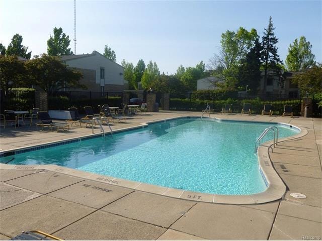 Pool - 16150 N Park Dr