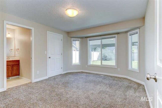 Building Photo - 4 Bedroom 2 Bath with RV Parking 2 Car Gar...