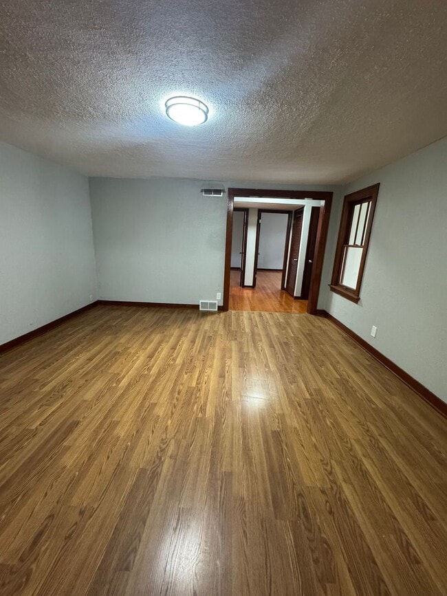 Building Photo - Beautiful 3-bedroom house for Rent AVAILAB...
