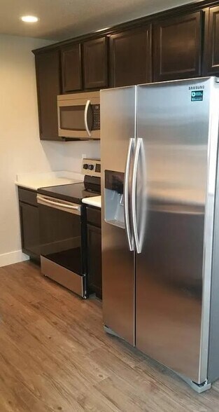 Building Photo - 620 Cedar St