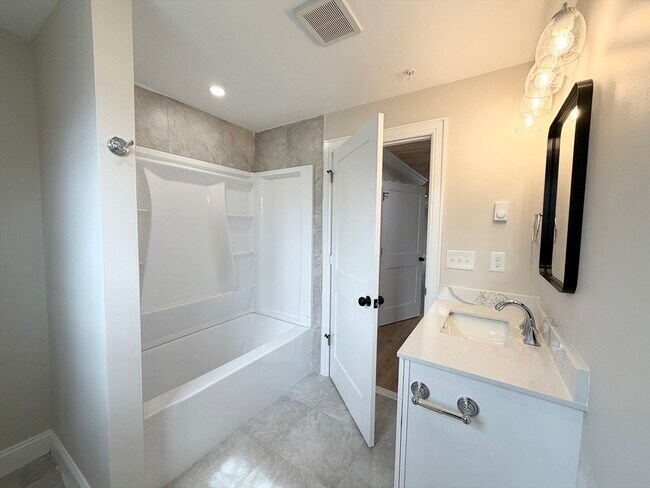 Building Photo - 3 1/2 Buffum St