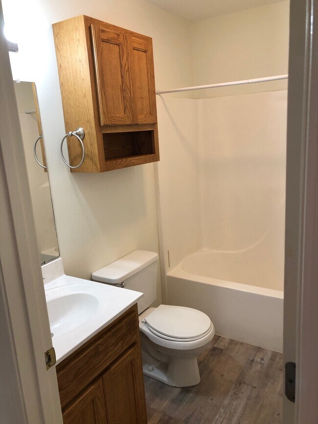 Building Photo - 300 Fischer Ln