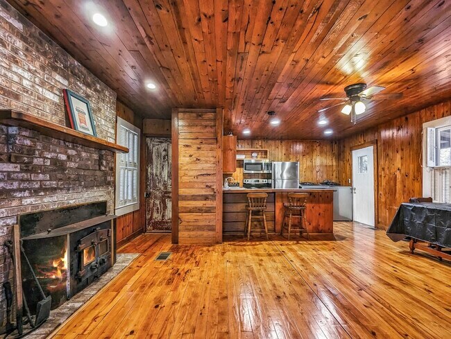 Building Photo - 139 Cradle Rock Rd